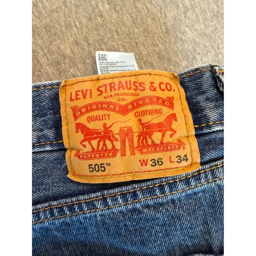 Levis 505 Regular Fit Straight Leg Jeans Mens 36x34 Medium Wash Blue Denim